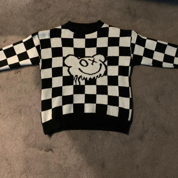 Long sleeved Black and white checkered sweater with a cute face in the middle - Picture 1 of 1